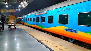 02276 नई दिल्ली - प्रयागराज हमसफर एक्सप्रेस | New Delhi - Prayagraj Humsafar Express Arriving Kanpur