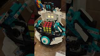 LEGO Robot Solves Rubik's Cube