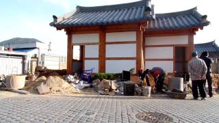 한옥 건축 현장에서 만난  귀여운 강아지 , dog , Jeonju Hanok village . Jeonju . North Jeolla Province. KOREA.......◆◆