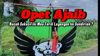 Opet Bocil Ajaib - Tarik Layangan Besar Sendirian