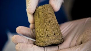 US returns 3,800 Iraqi artifacts