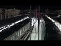 雪の上越線水上駅に停車中の211系と新潟地区の新型車両e129系