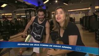 Mylena Ciribelli acompanha o ator Diego Amaral em um treino pesado na academia