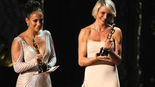 Jennifer Lopez Wardrobe Malfunction at OSCAR stage 2012(84th Annual Academy Awards)