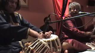 Ustad Tari Khan Playing Teen Taal Lagi With Hariharan