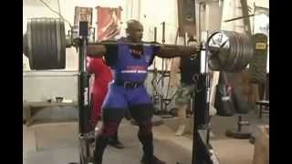 Ronnie Coleman doing Squats with 800 Pounds