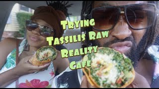 ジョージア州アトランタで Tassili の Raw Reality Cafe を試す |ケールラップ |ビーガンフードレビュー