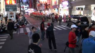 2011 1216 大甲鎮瀾宮 36執士團及媽祖神轎行經豐原太平洋百貨