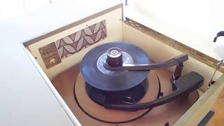 V-M 560  record changer playing a stack of 45's