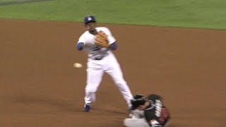 MIA@LAD: Adrian helps start double play in the third