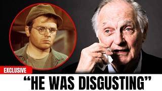 Why He Couldn’t Stand Gary Burghoff — The Truth Finally Comes Out