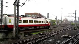 20110417@1133次(EMU1200型電聯車)自強號~七堵機務段出庫及七堵站進站停車!! (02)