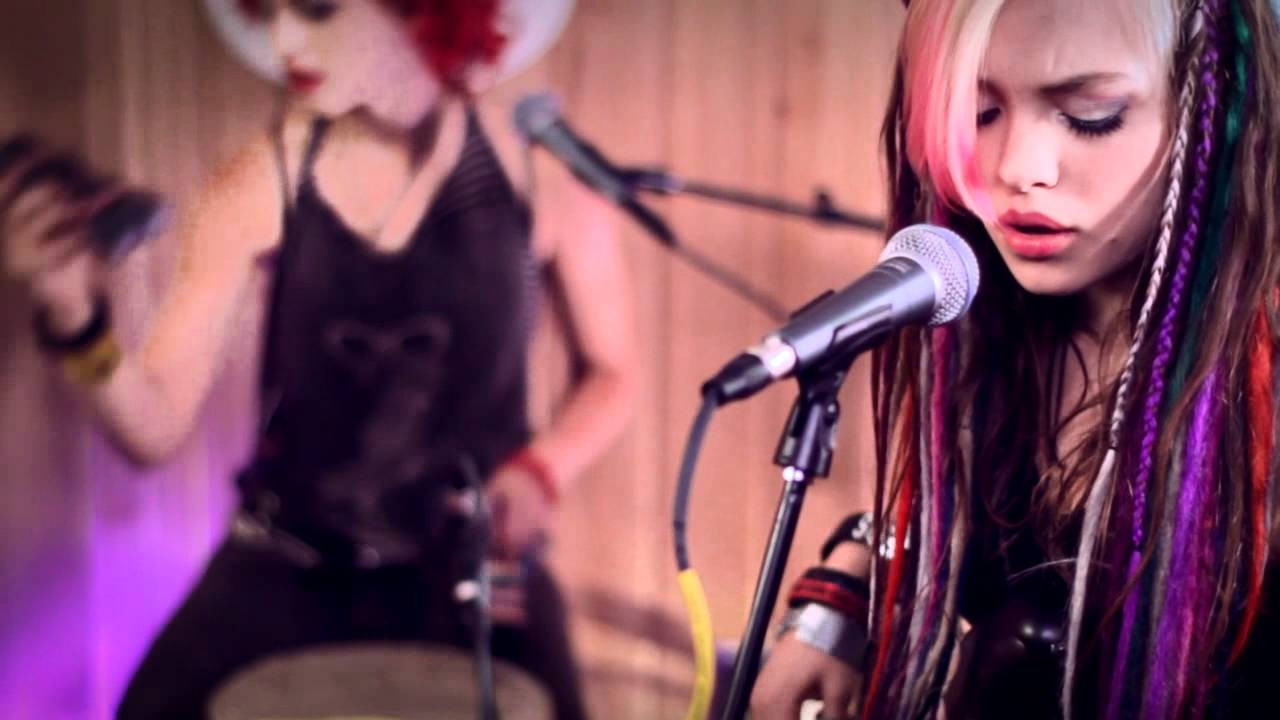 Cherri Bomb "Too Many Faces" At: Guitar Center - YouTube