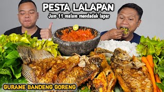 Lapar tengah malam ! Mukbang ikan gurame bandeng goreng + aneka lalapan mentah + sambel terasi