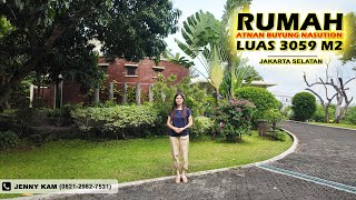 Rumah Adnan Buyung Nasution dengan lahan tanah besar dan pekarangan yang asri