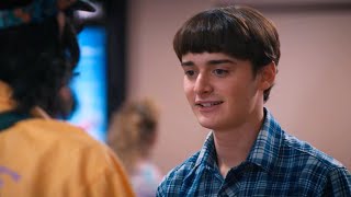 Stranger Things Star Noah Schnapp Comes Out As Gay/Homosexual At Age Of 18 , Family  Reaction