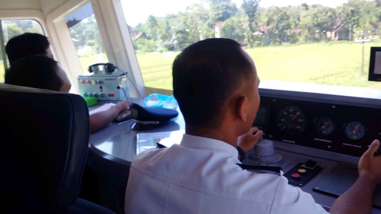 Kabin Masinis Lokomotif Cc300 Youtube