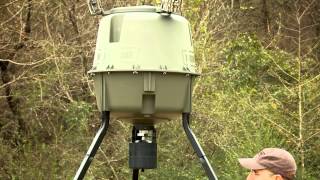 Moultrie Feeders: Pro-Lock Tripod Deer Feeder