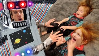 CRAZY ROBOT DAD 🤖⚡ Adley & Niko build a homemade experiment to play family games like hide n seek