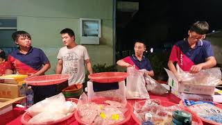 肥槌即傳0825-18鮮魚搶完繼續喊 竟然首次出現雙人叫賣 一人一邊 就這樣喊起來了 哈哈 嘉義趙又廷海鮮拍賣星期二夜市