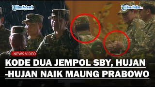 BERDIRI DI BELAKANG PRABOWO! SBY dan Jokowi Hujan-hujanan Naik Maung Inspeksi Pasukan Parade Senja