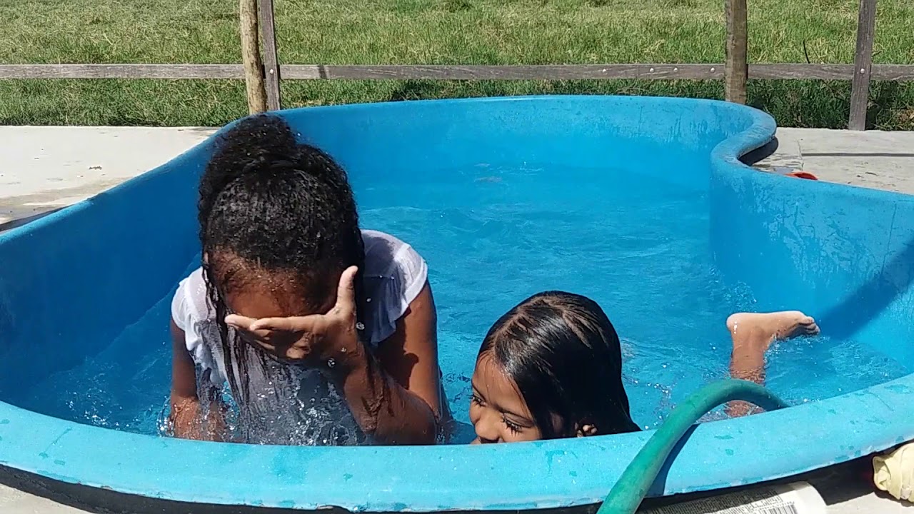 Mergulhando Na Piscina Youtube