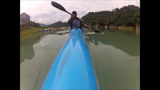 05/30/2017輕艇平衡練習(Practicing balance in a K1 racing kayak)