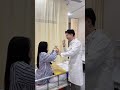 男医生照顾美女病人，美女为男医生送上礼物【你的天哥】 最温柔男医生