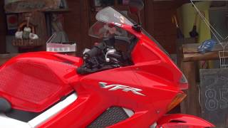 素敵な彼女とタンデム　SBK LeoVince　レオビンチサウンドを聞け　Honda V4 VFR FactBook PRESS INFORMATION　RC49　VFR800 HONDA