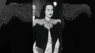Hedy Lamarr and Vivien Leigh at the 1940 Oscars #hedylamarr #vivienleigh #oscars #hollywood