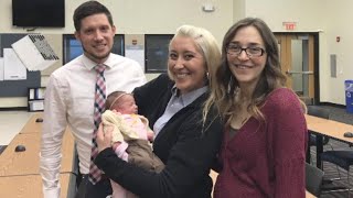 911 Dispatcher Helps Nervous Dad Deliver Baby