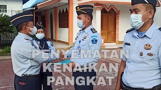 KA. Rutan Kotamobagu Memimpin Apel Pagi Sekaligus Penyematan Kenaikan Pangkat Baru Kepada 3 Pegawai