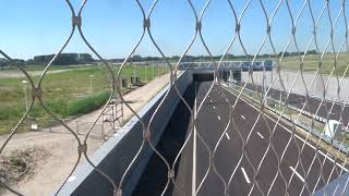 Aan de Blankenburg Tunnel wachten tot de Tour de Femmes weer terug naar de Rijnmond komt.