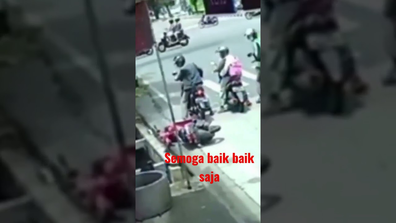Viral Pemotor Wanita Jatuh Short Shorts Youtube