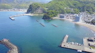 静岡県賀茂郡松崎町上空より港をドローンで撮影【キレイ過ぎる海に見惚れ】