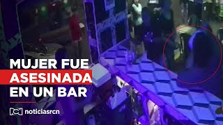 En video quedó registrado el asesinato de una mujer en medio de riña en bar de Medellín