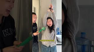 绿棒槌挠胳肢窝。 逗你一笑😅😅😅烦恼忘掉 笑到肚子疼 挠痒痒 看一遍笑一遍 看完不笑算我输