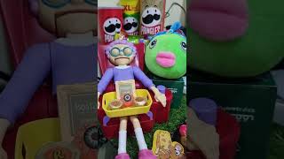 🌈🐠🐟🐬🍭🍬🍫👵 GREEDY GRANNY WITH CUTE STUFF TOY 🐳🦈🐡👵😱 🌈🟢🏐🟠🏀 #trending #toys #shorts