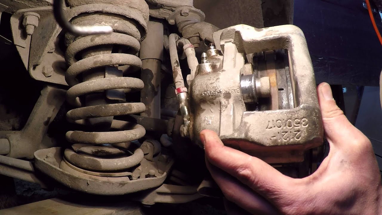 Почему клинят передние тормоза на ниве 2121 - 97 фото