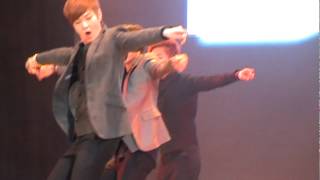 120428 BTOB 롯데월드 게릴라콘서트 What's a Man to Do+Yeah - 민혁 ver