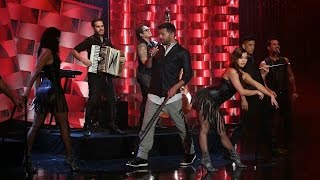 Ricky Martin Performs 'Adios'