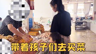 昨天在别处买鸡蛋，回到家发现竟然坏了一半？今天带着孩子们去市场买新鲜的！【三妹铭凯】