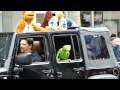 the muppets arrive to the muppets movie premiere kermit the frog miss piggy.mp4