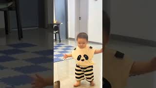 自己玩的挺嗨 #kids  #cute baby #萌寶 #萌娃 #人類幼崽