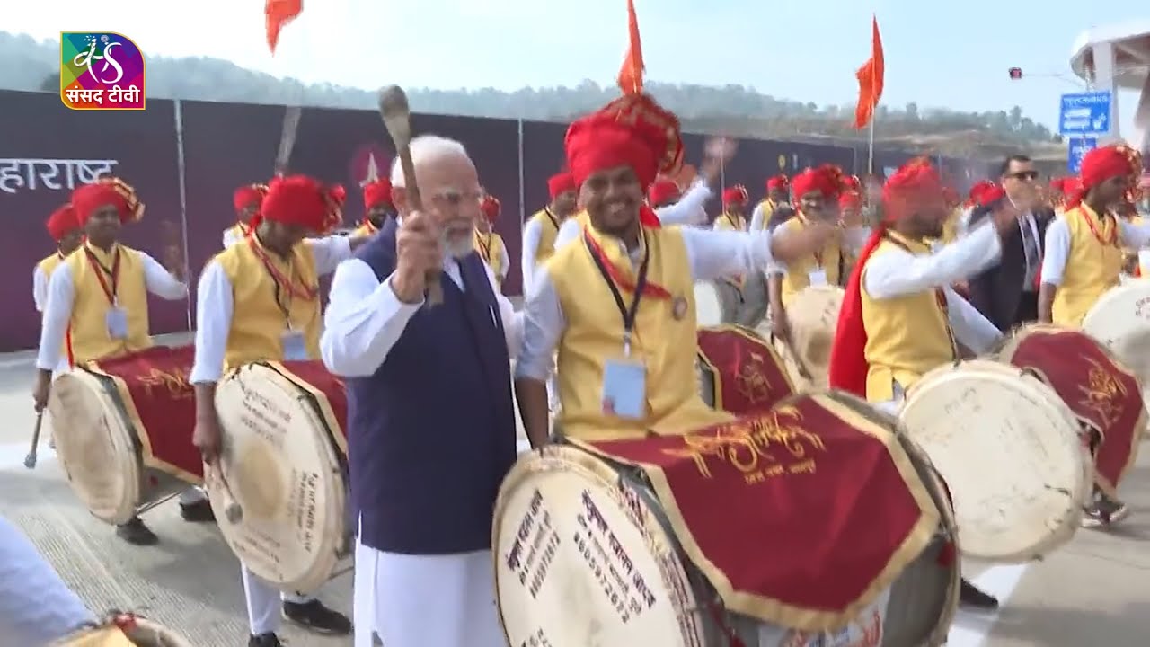 PM Modi Receives Warm Welcome During Samruddhi Mahamarg Inauguration In ...