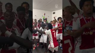 Ajax U16s know how to celebrate a trophy! 😂🕺