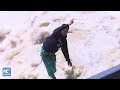 chinese daredevil walks 60 meter slackline between cliffs