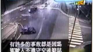 摩托車不當變換車道導致車禍