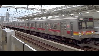 大井町線Ｇ各停溝の口行き東急9020系9023Fが高津駅（DT09）２番線（ホームなし）を通過する