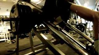 Nils doing 660 lbs Leg Press 18 reps!!